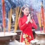 phụ nữ có kinh nguyệt có được thắp nhang không